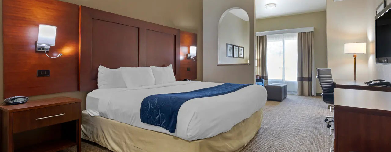 Attractive Room With King Bed